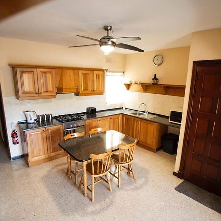 Apartment 5 Mins Away From The Beach. St. Paul's Bay Buitenkant foto