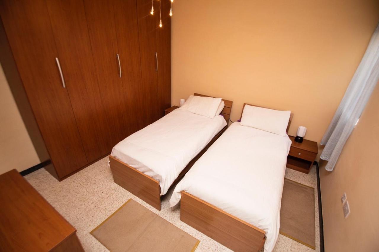 Apartment 5 Mins Away From The Beach. St. Paul's Bay Buitenkant foto