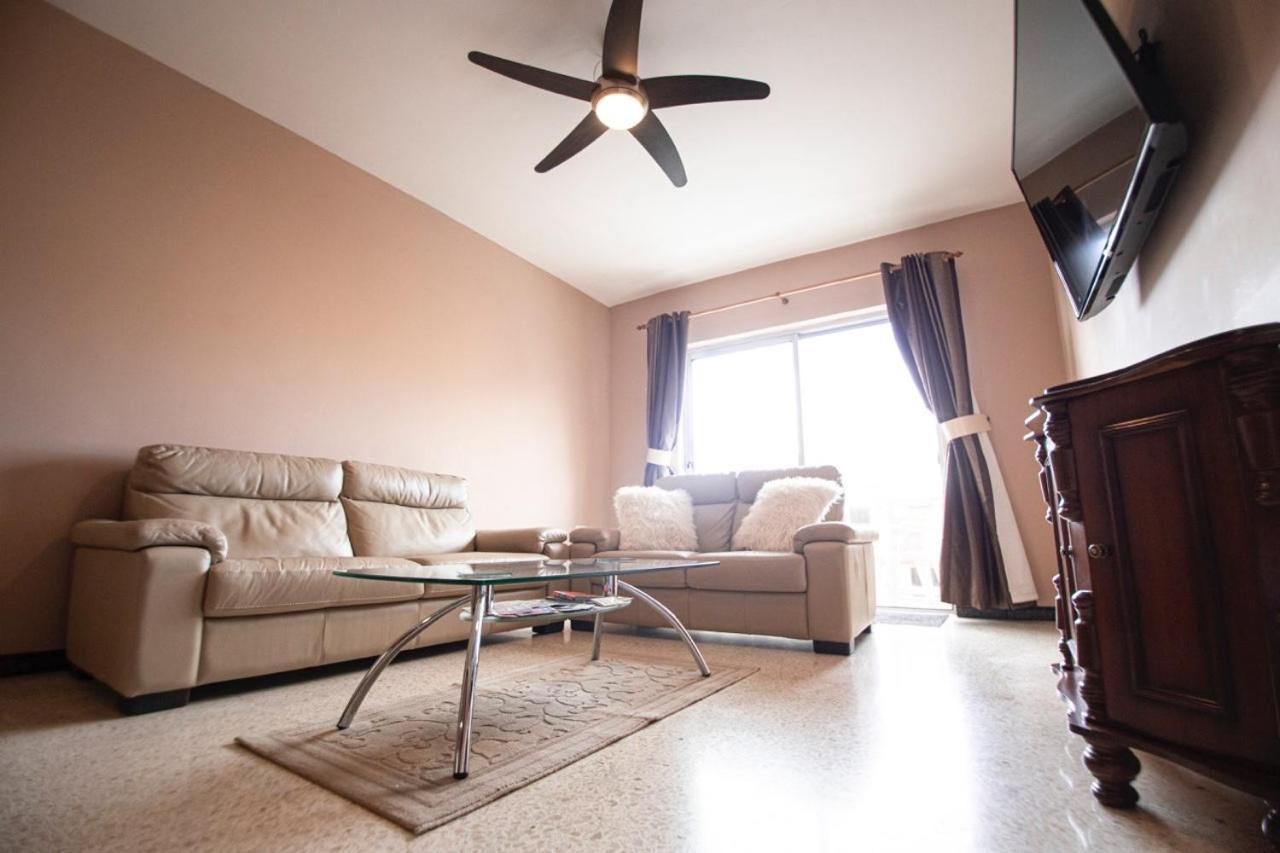 Apartment 5 Mins Away From The Beach. St. Paul's Bay Buitenkant foto