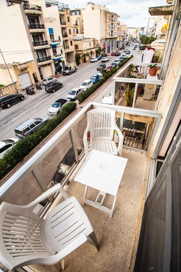 Apartment 5 Mins Away From The Beach. St. Paul's Bay Buitenkant foto